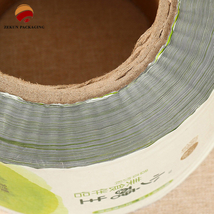 Rollo di pellicola di imballaggio flessibile resistente alle macchie, dimensioni personalizzabili PET/PE con disegni CMYK vivaci